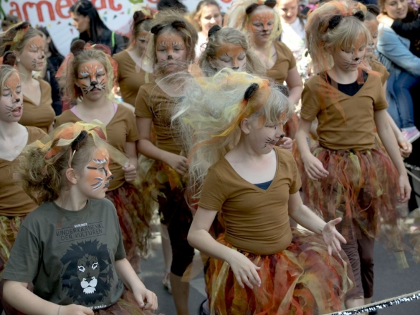 OLYMPUS DIGITAL CAMERA